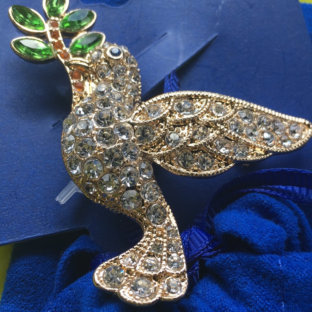Monet Broach